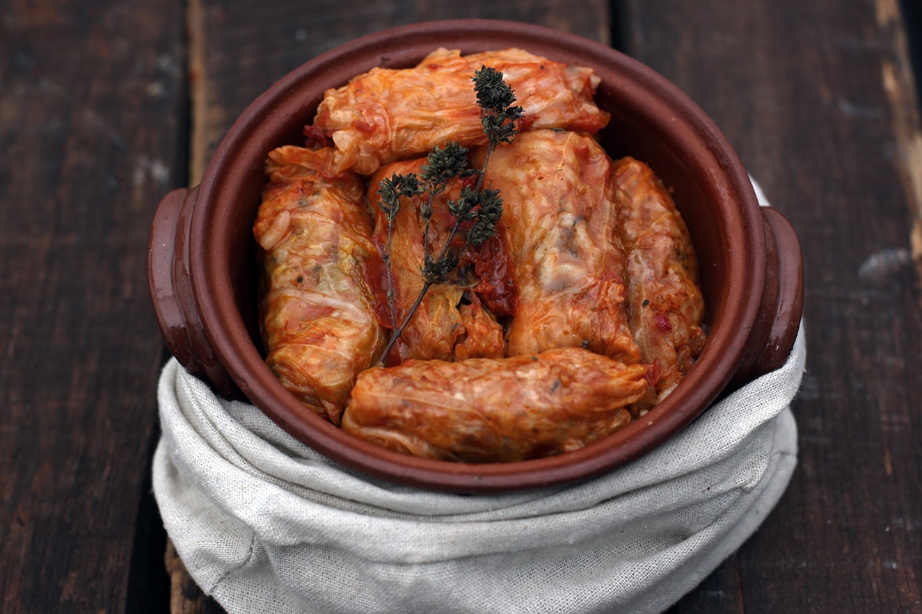 Sarmalute cu carne de porc in frunza de varza