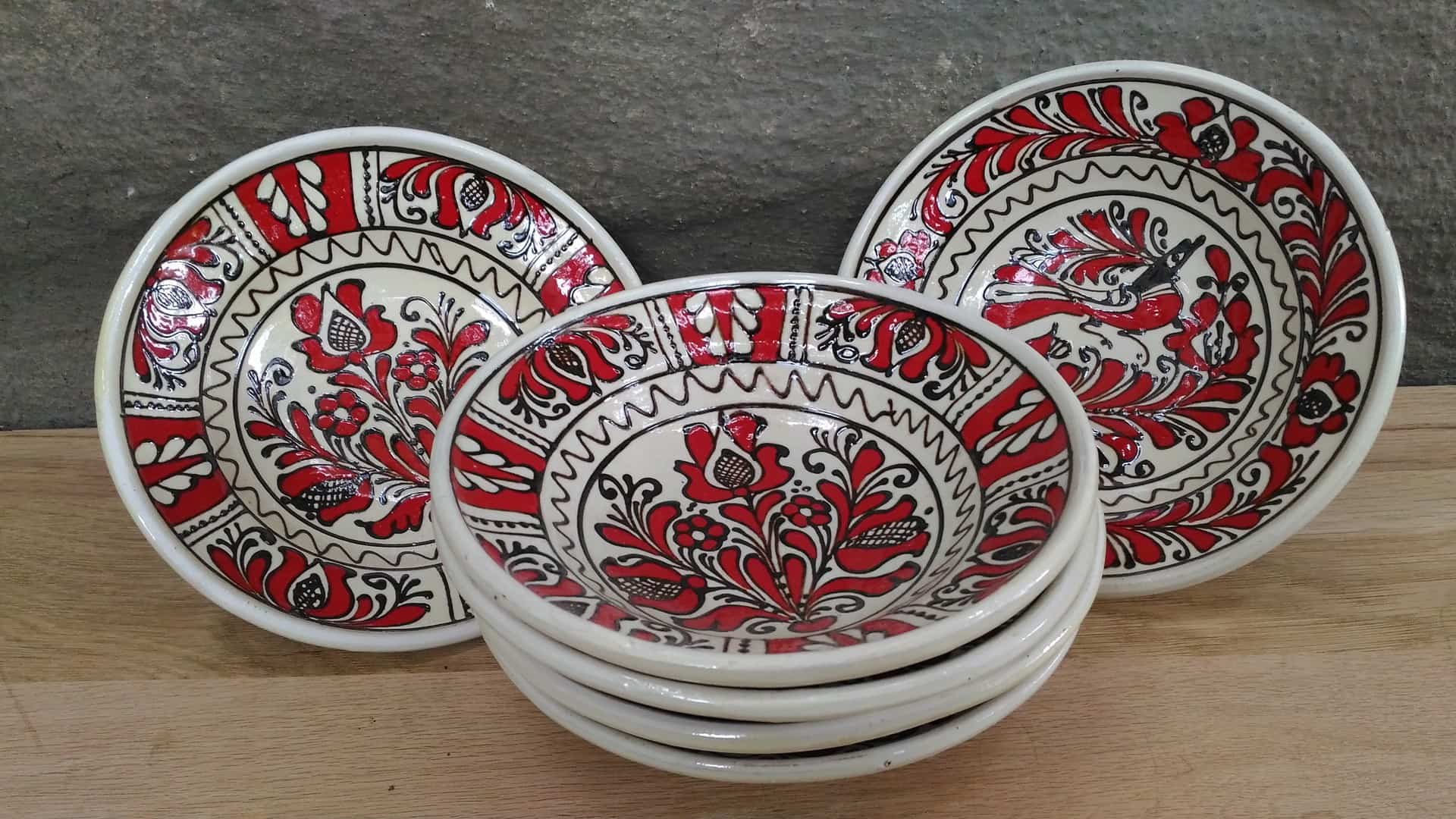 Expression dress up title Plates with Romanian traditional motifs | Shopping in Romania