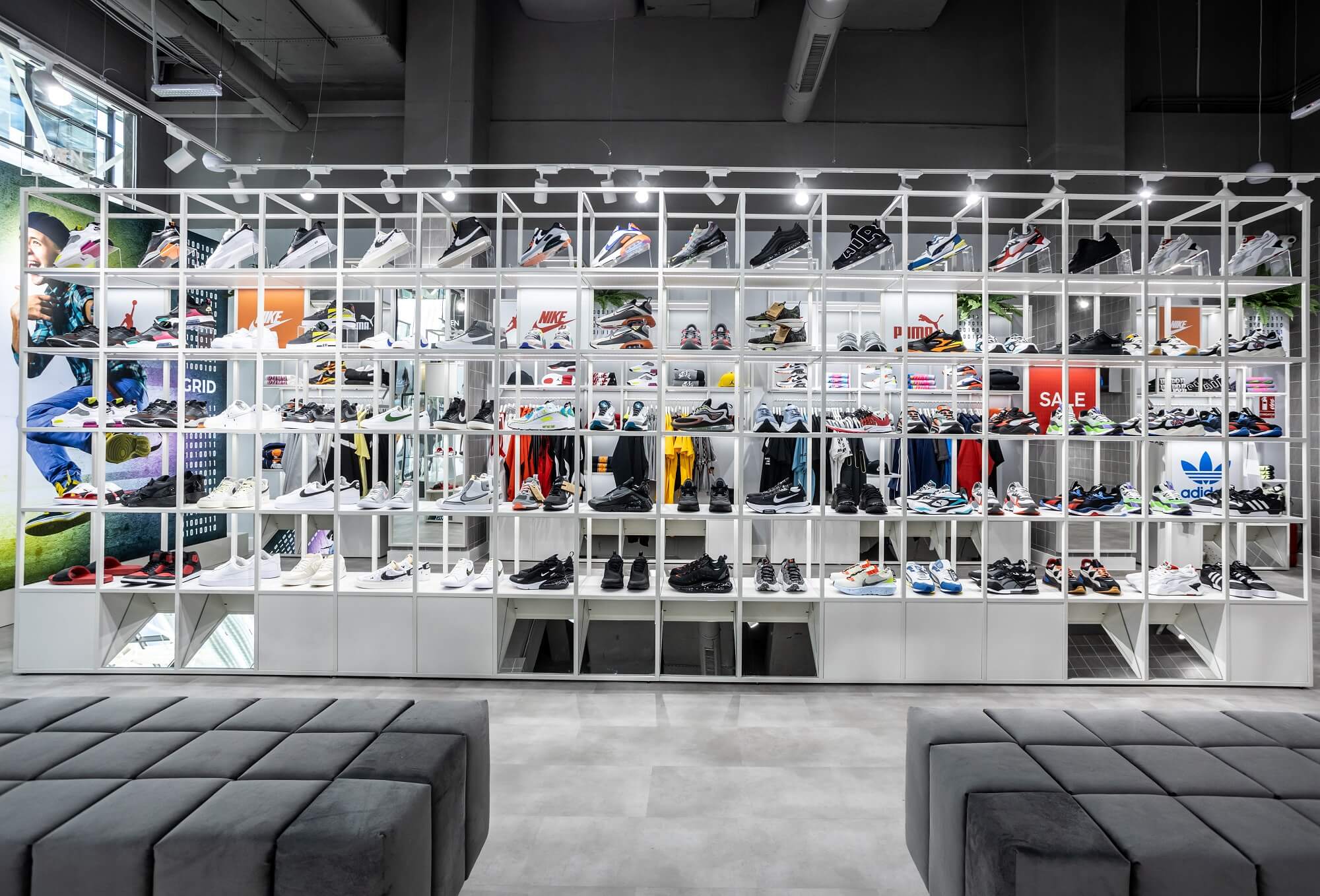 Tom Audreath Unreadable assemble The GRID brand has inaugurated the 12th store in Palas Iasi | Shopping in  Romania