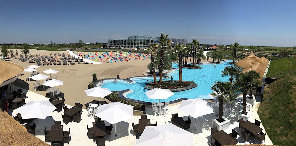 Therme Boekarest; grootste zwembad Europa met glijbanen en wellness - Reisliefde